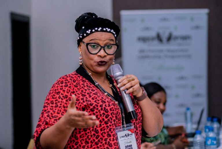 Report women issues with depth, accuracy and sensitivity, Francis tells journalists