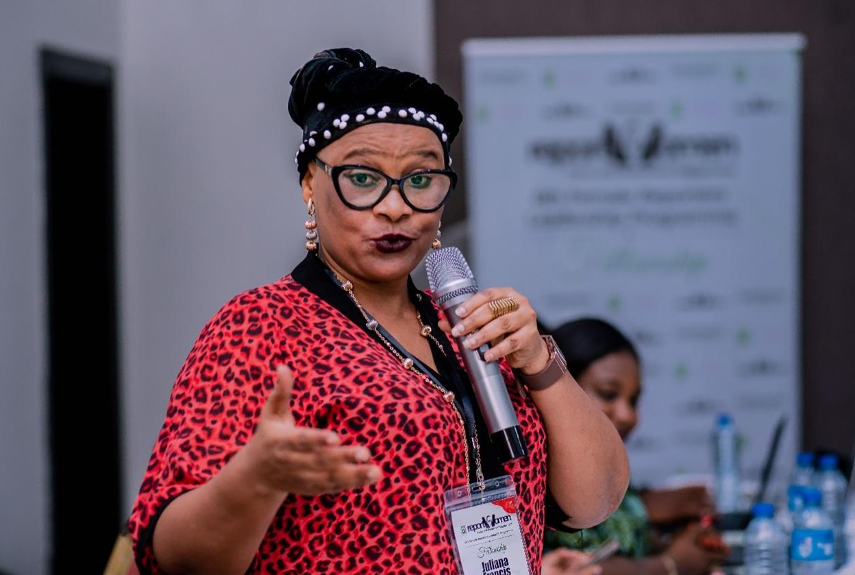 Report women issues with depth, accuracy and sensitivity, Francis tells journalists